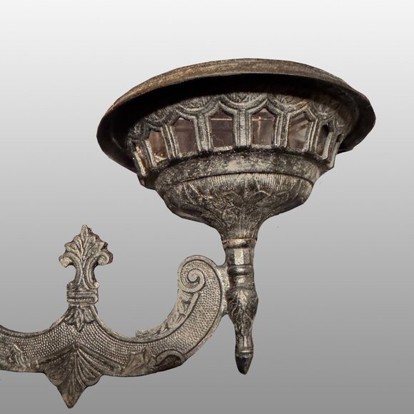 Antique hinged "swing" oil lamp - Picture 2 of 4